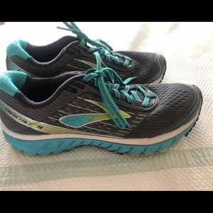 Brooks Ghost running shoes size 9 women’s